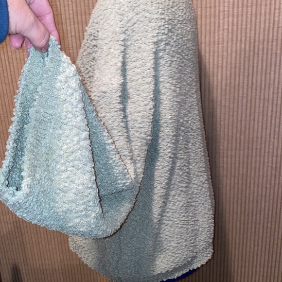 Women’s light sage green fuzzy sweater, Size L - Picture 3 of 10